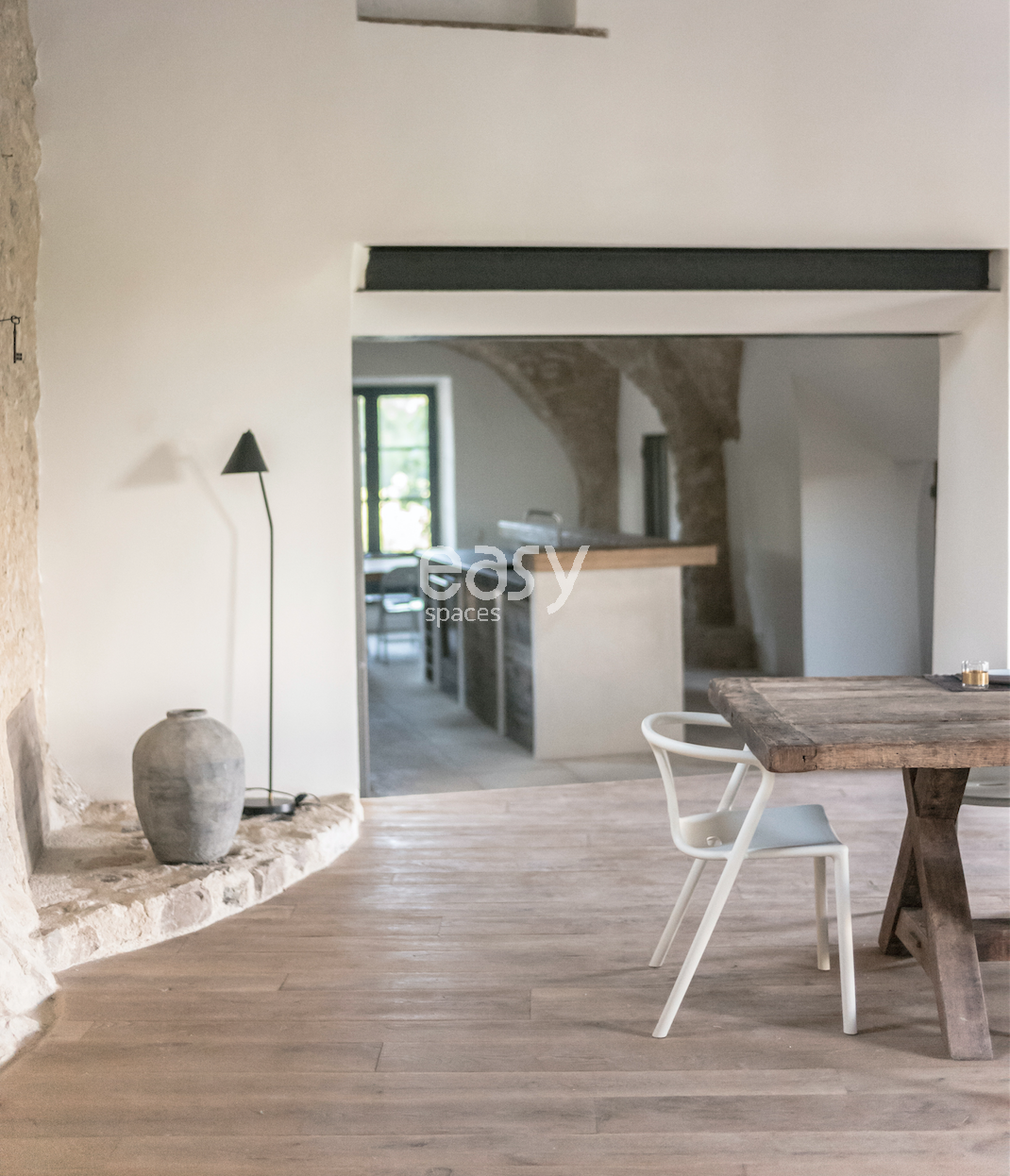 Private house available for filming rental located in the picturesque region of Luberon